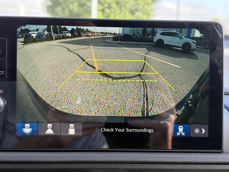 Honda CR-V Hybrid Vehicle Image 13