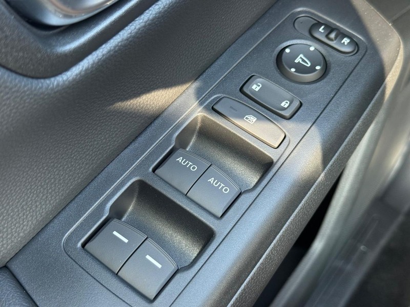 Honda CR-V Hybrid Vehicle Image 15