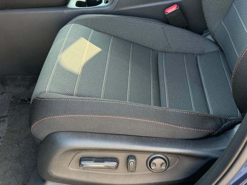 Honda CR-V Hybrid Vehicle Image 16