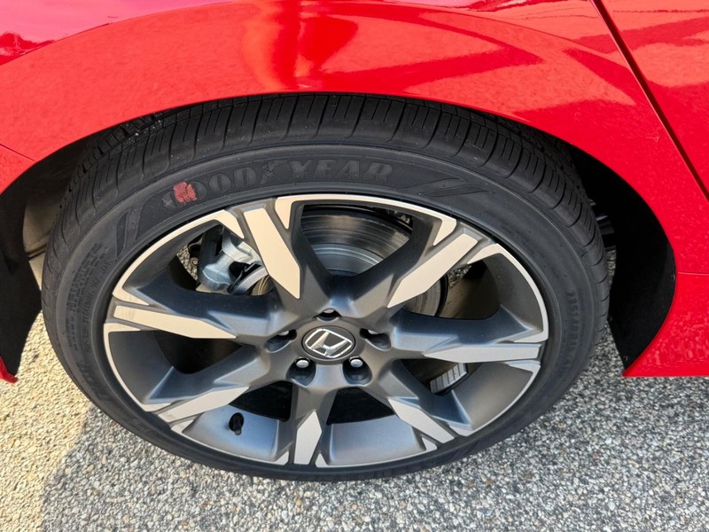 Honda Civic Hatchback Hybrid Vehicle Image 4