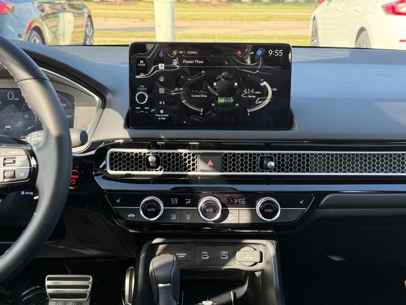 Honda Civic Hatchback Hybrid Vehicle Image 6