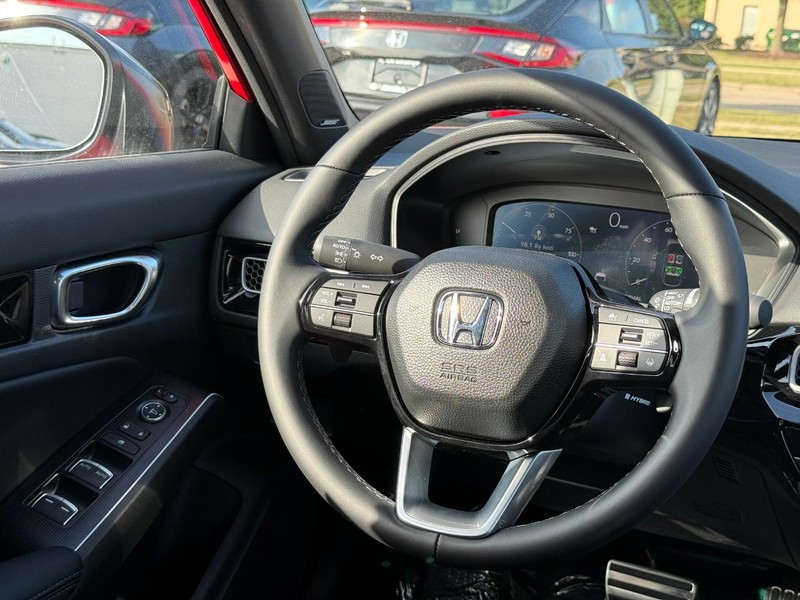 Honda Civic Hatchback Hybrid Vehicle Image 9