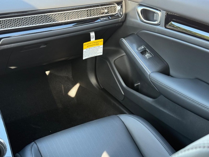 Honda Civic Hatchback Hybrid Vehicle Image 10