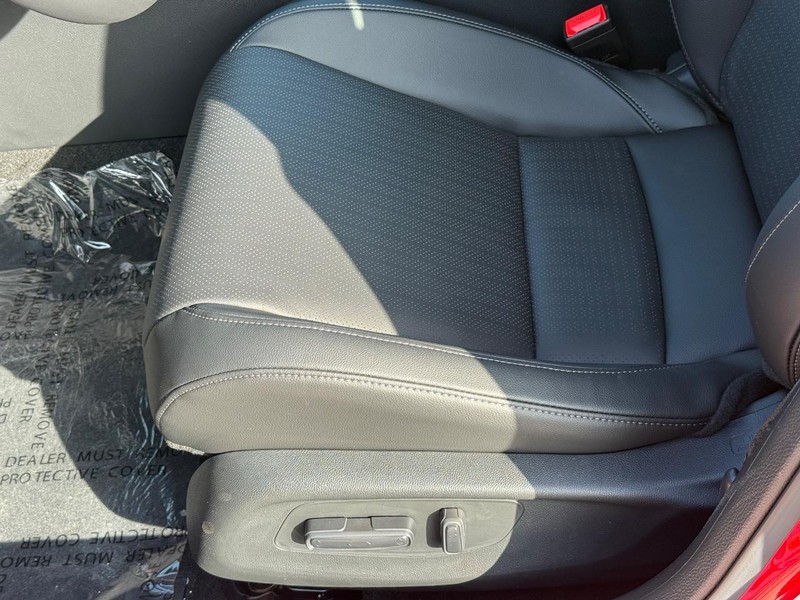 Honda Civic Hatchback Hybrid Vehicle Image 16