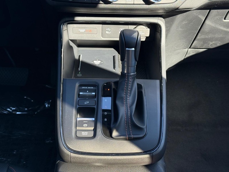 Honda CR-V Hybrid Vehicle Image 8