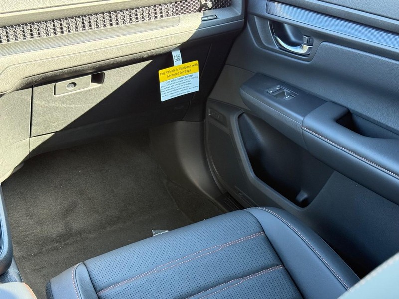 Honda CR-V Hybrid Vehicle Image 10