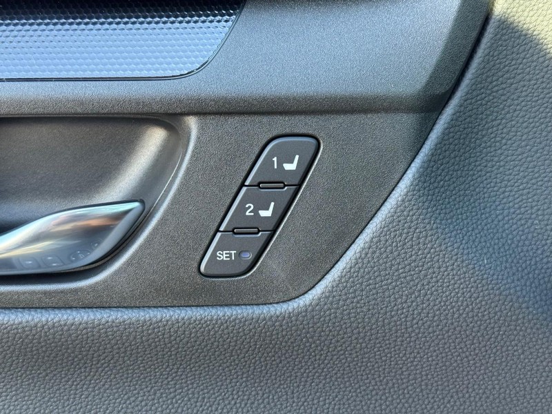 Honda CR-V Hybrid Vehicle Image 11