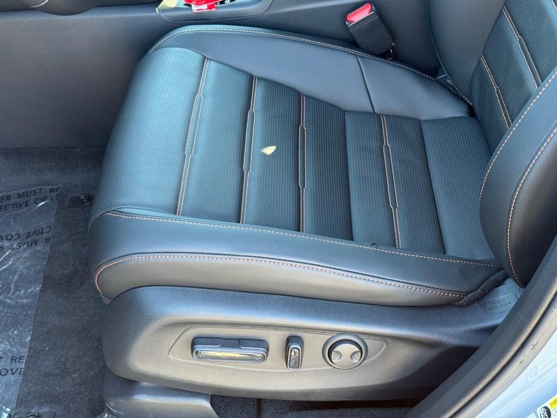 Honda CR-V Hybrid Vehicle Image 17