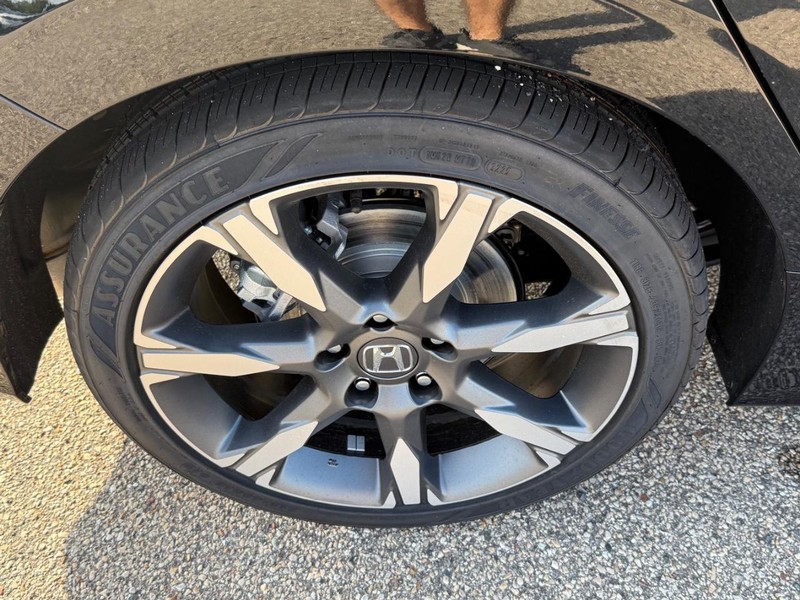 Honda Civic Hatchback Hybrid Vehicle Image 4