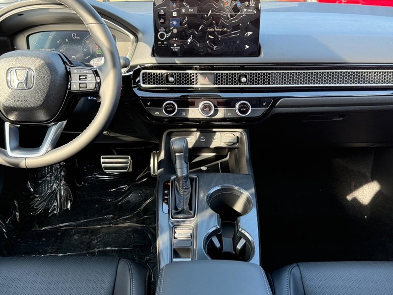 Honda Civic Hatchback Hybrid Vehicle Image 6