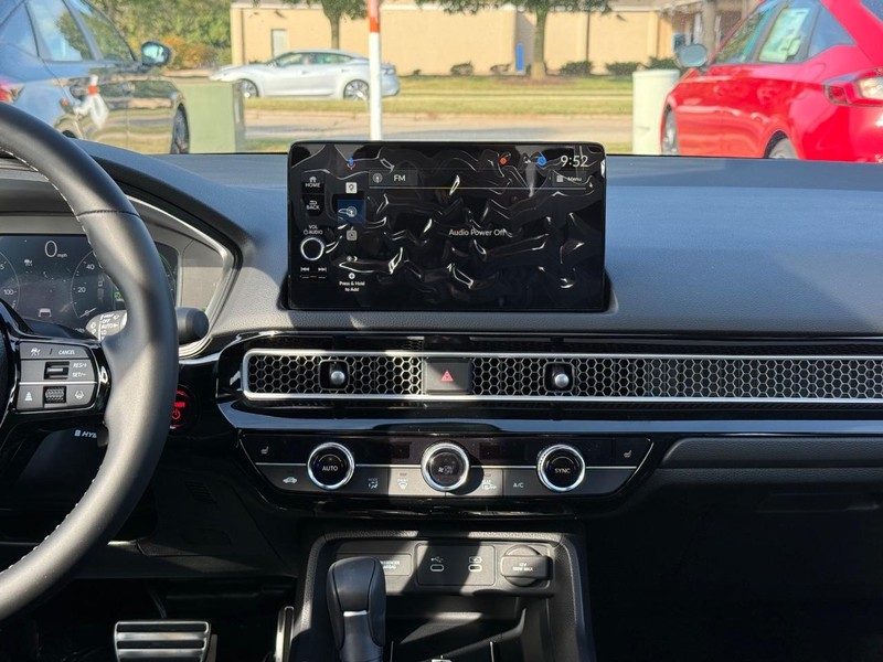 Honda Civic Hatchback Hybrid Vehicle Image 7