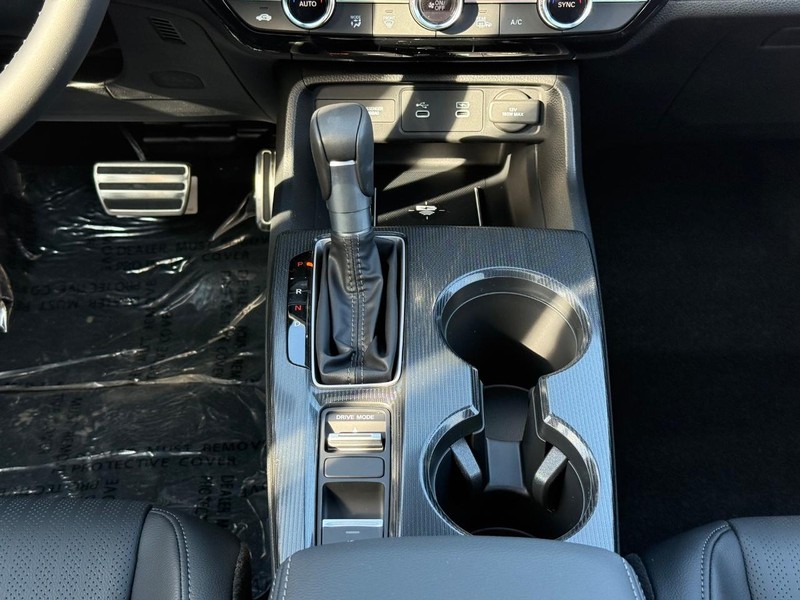 Honda Civic Hatchback Hybrid Vehicle Image 8