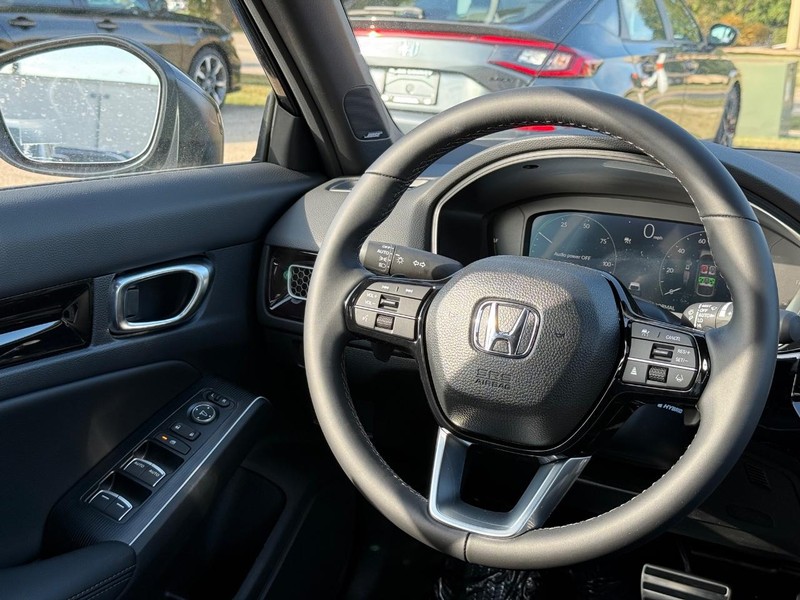 Honda Civic Hatchback Hybrid Vehicle Image 9