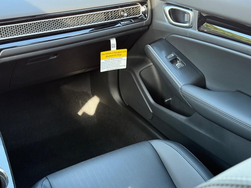 Honda Civic Hatchback Hybrid Vehicle Image 10