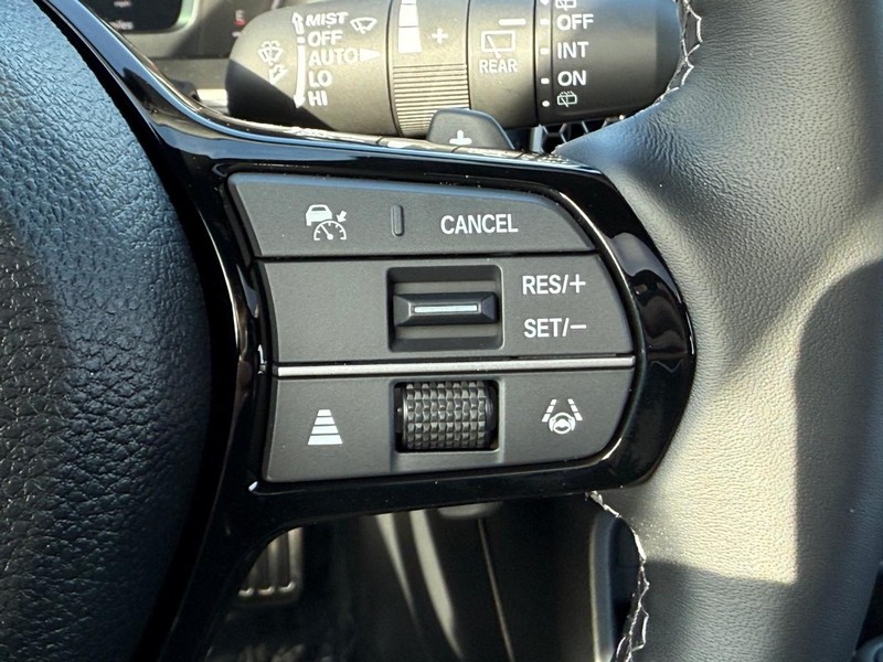 Honda Civic Hatchback Hybrid Vehicle Image 12