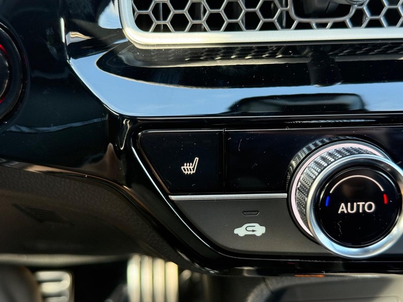 Honda Civic Hatchback Hybrid Vehicle Image 14