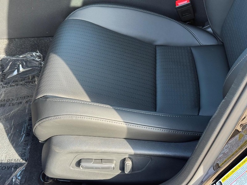 Honda Civic Hatchback Hybrid Vehicle Image 16