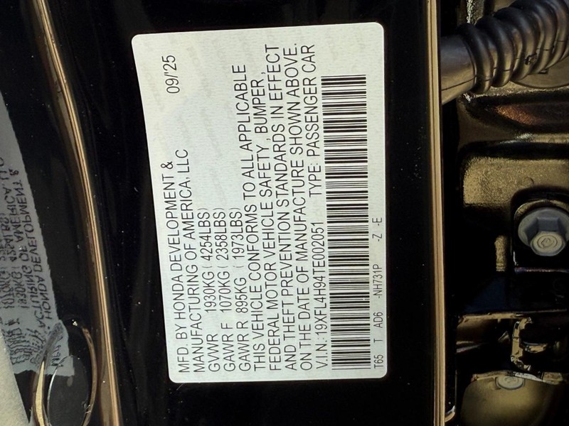 Honda Civic Hatchback Hybrid Vehicle Image 17