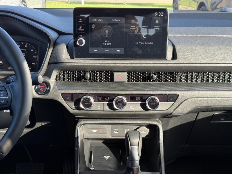 Honda CR-V Hybrid Vehicle Image 7