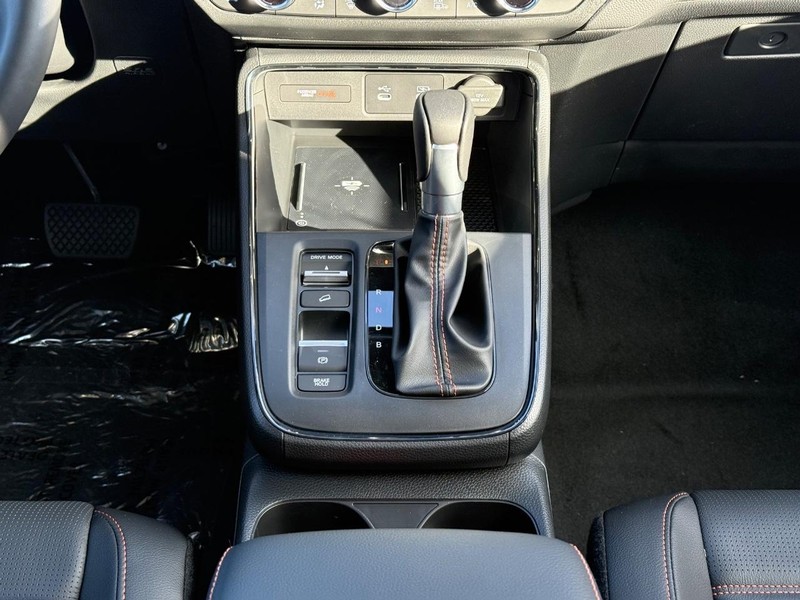 Honda CR-V Hybrid Vehicle Image 8