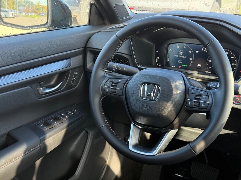 Honda CR-V Hybrid Vehicle Image 9