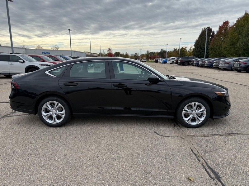 Honda Accord Sedan Vehicle Image 2