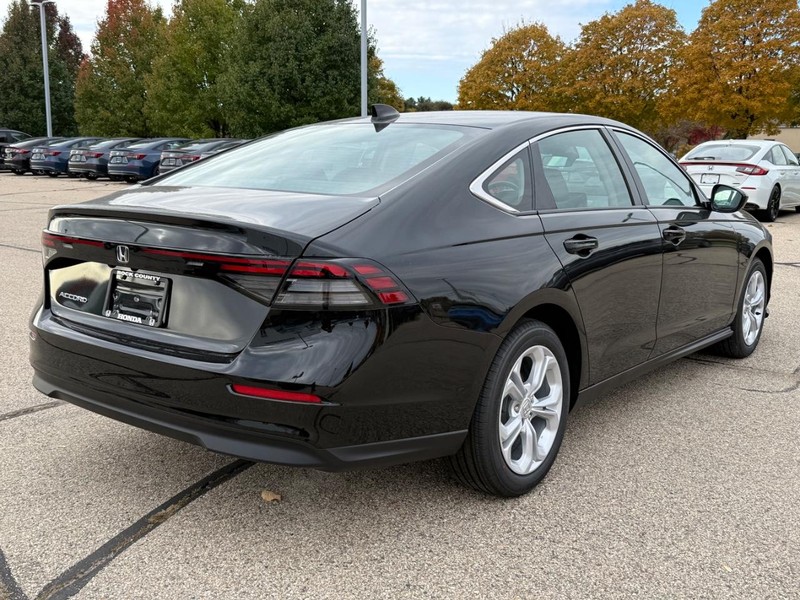 Honda Accord Sedan Vehicle Image 3