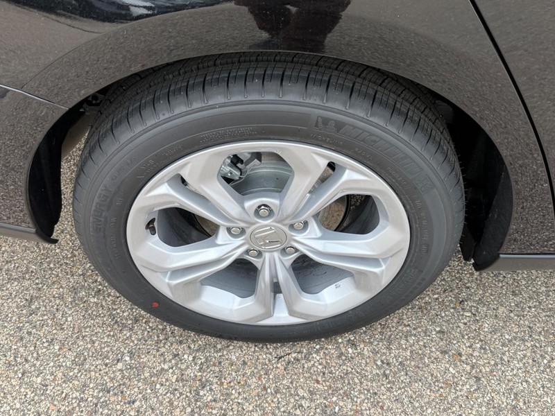 Honda Accord Sedan Vehicle Image 4