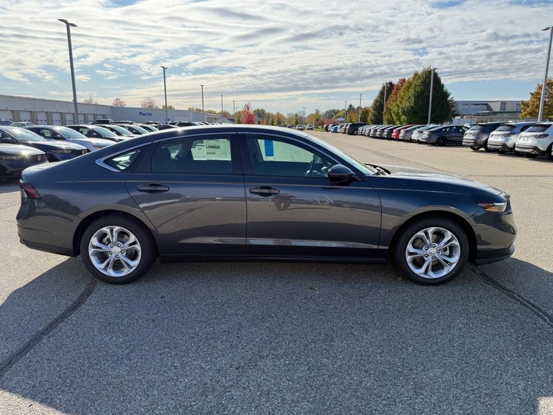 Honda Accord Sedan Vehicle Image 2