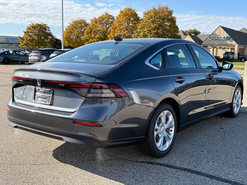 Honda Accord Sedan Vehicle Image 3