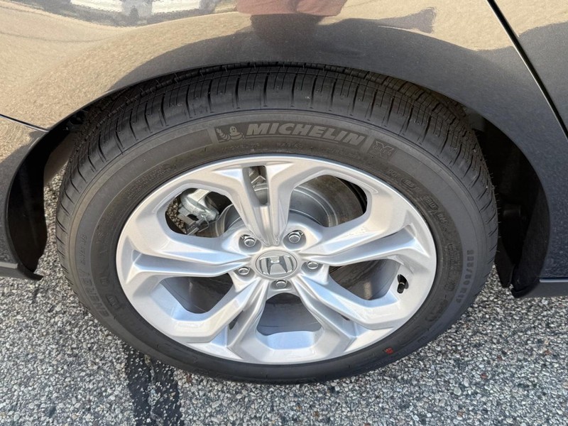 Honda Accord Sedan Vehicle Image 4