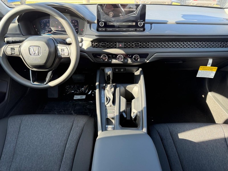 Honda Accord Sedan Vehicle Image 6