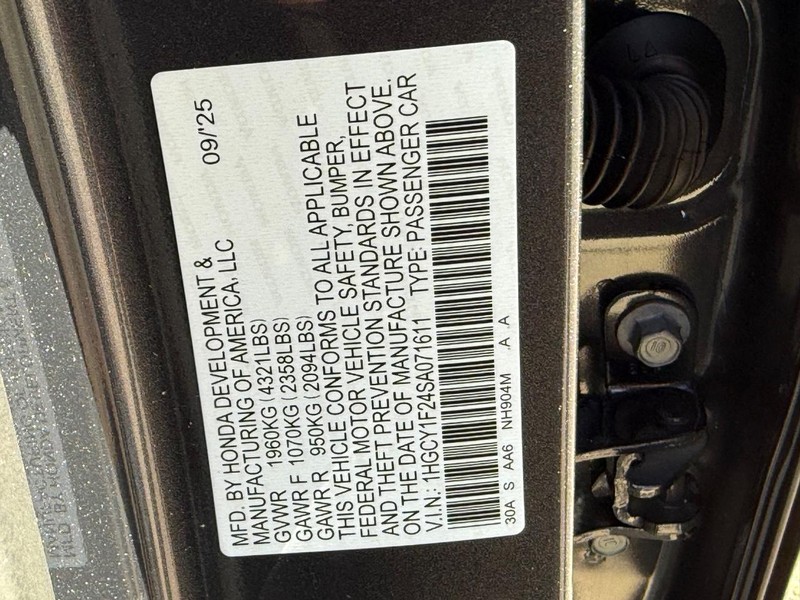 Honda Accord Sedan Vehicle Image 16