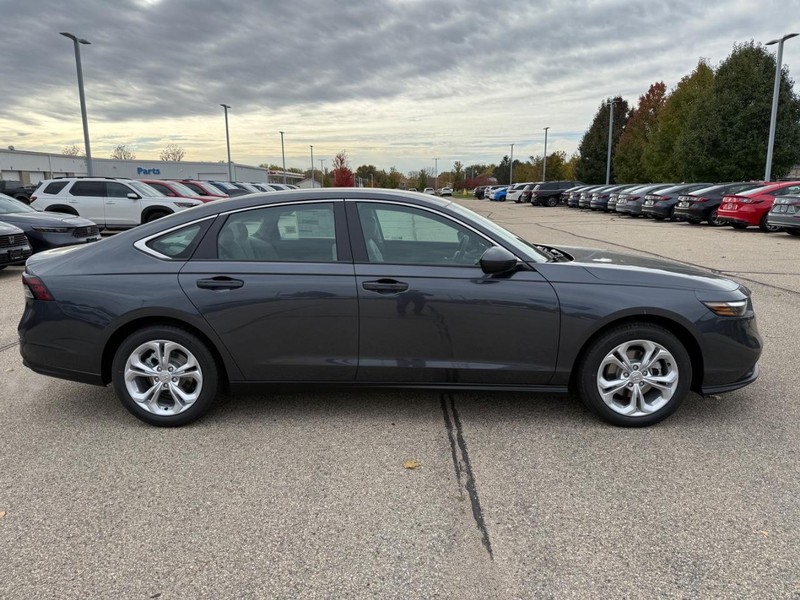 Honda Accord Sedan Vehicle Image 2