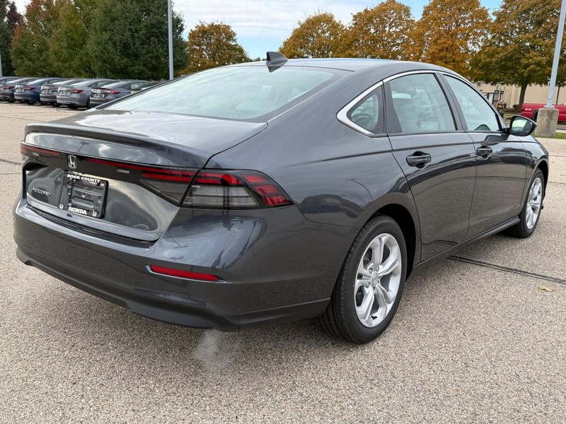 Honda Accord Sedan Vehicle Image 3