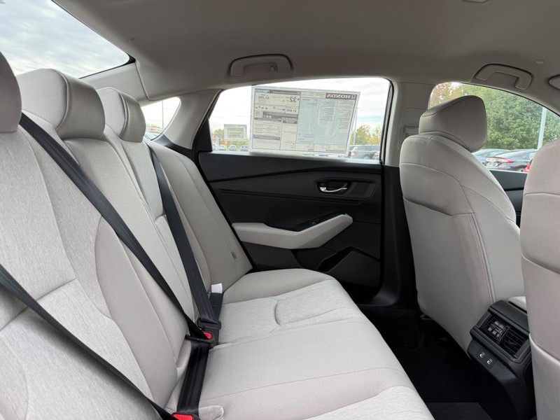 Honda Accord Sedan Vehicle Image 5