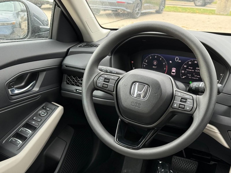 Honda Accord Sedan Vehicle Image 9