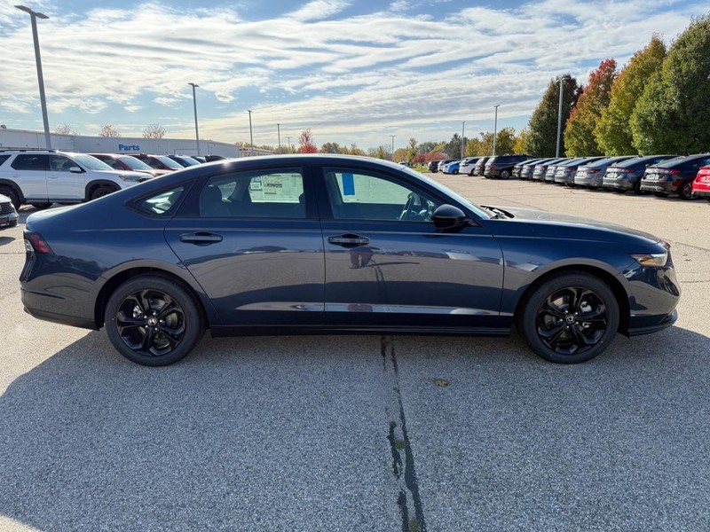 Honda Accord Sedan Vehicle Image 2