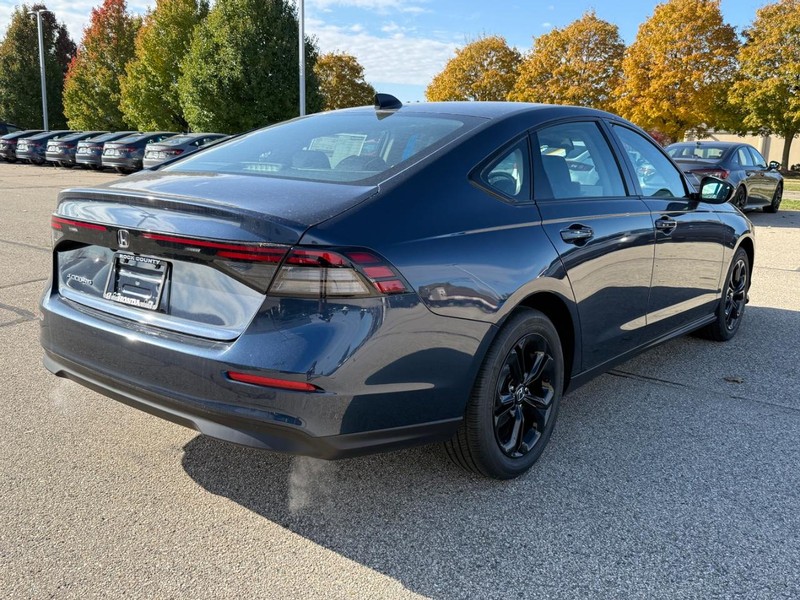 Honda Accord Sedan Vehicle Image 3