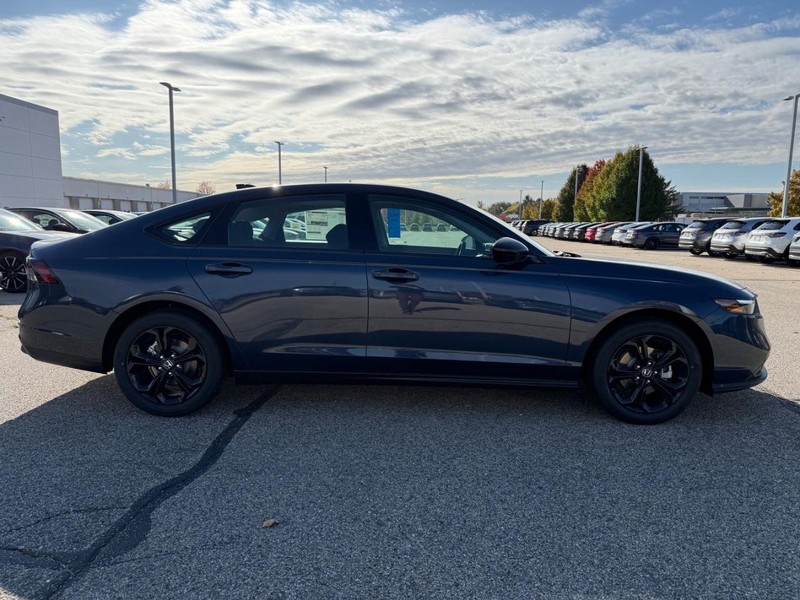 Honda Accord Sedan Vehicle Image 2