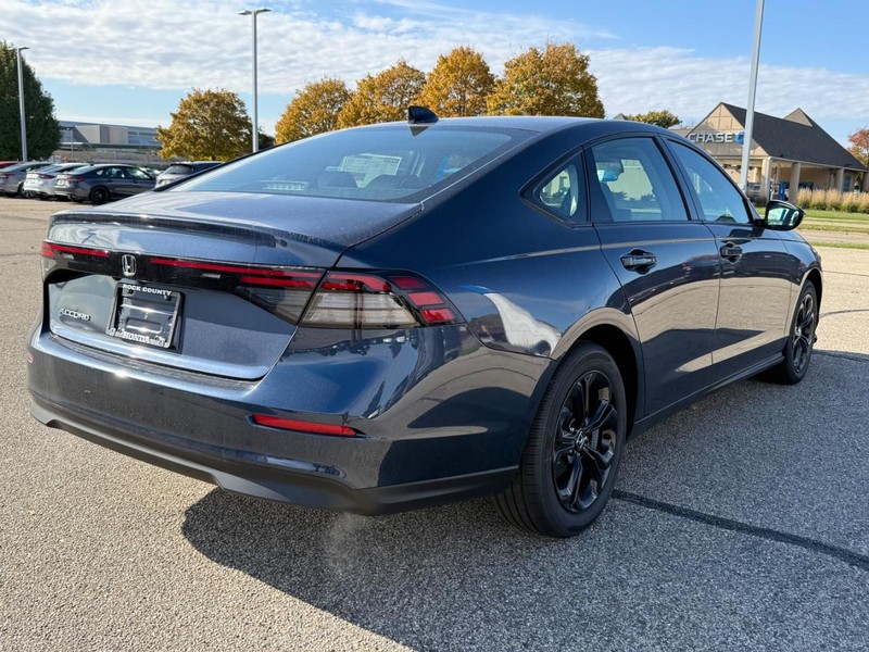 Honda Accord Sedan Vehicle Image 3