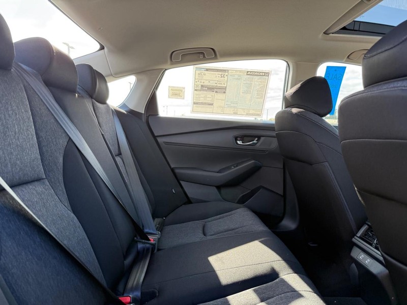 Honda Accord Sedan Vehicle Image 5