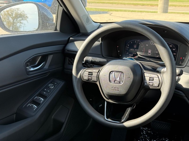 Honda Accord Sedan Vehicle Image 9