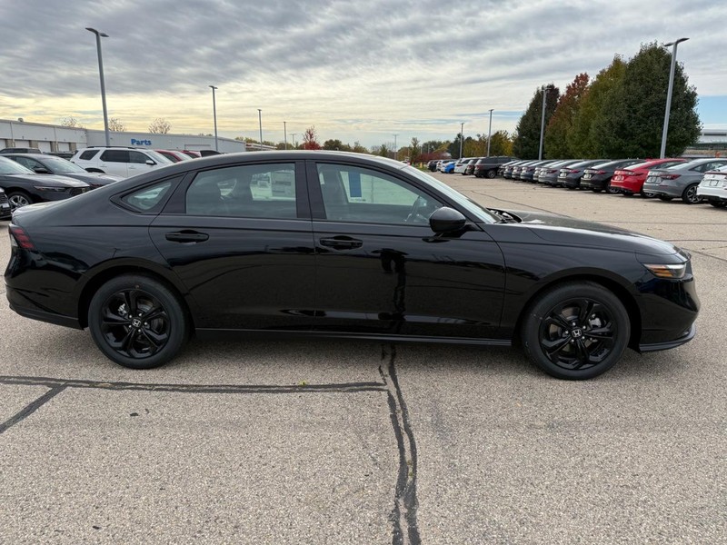 Honda Accord Sedan Vehicle Image 2