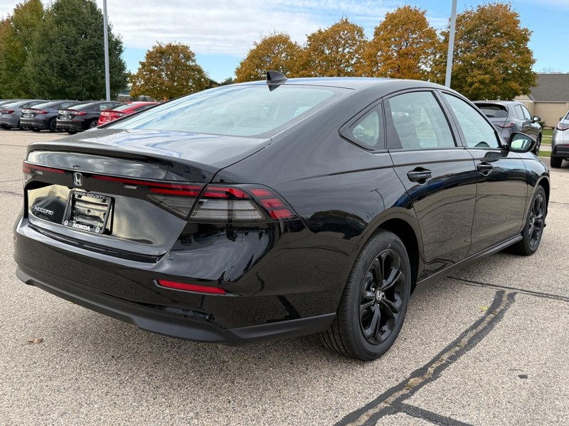 Honda Accord Sedan Vehicle Image 3