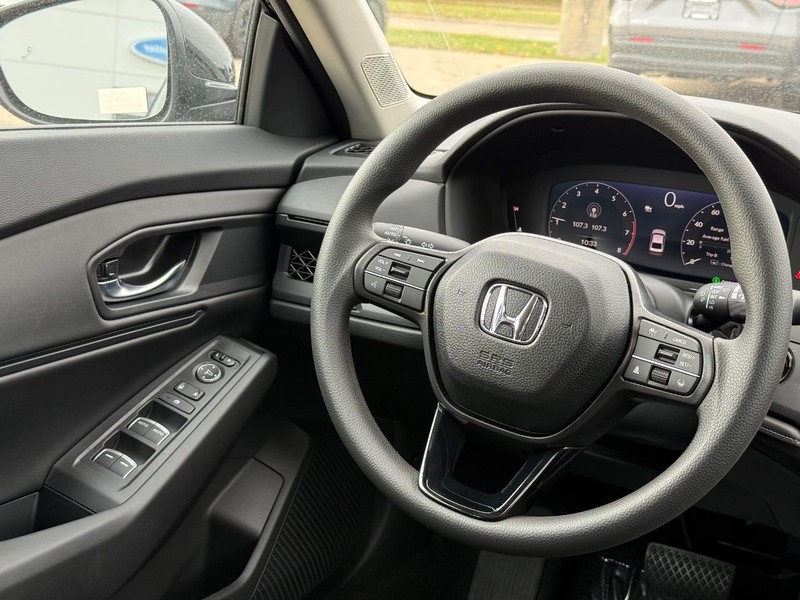 Honda Accord Sedan Vehicle Image 9