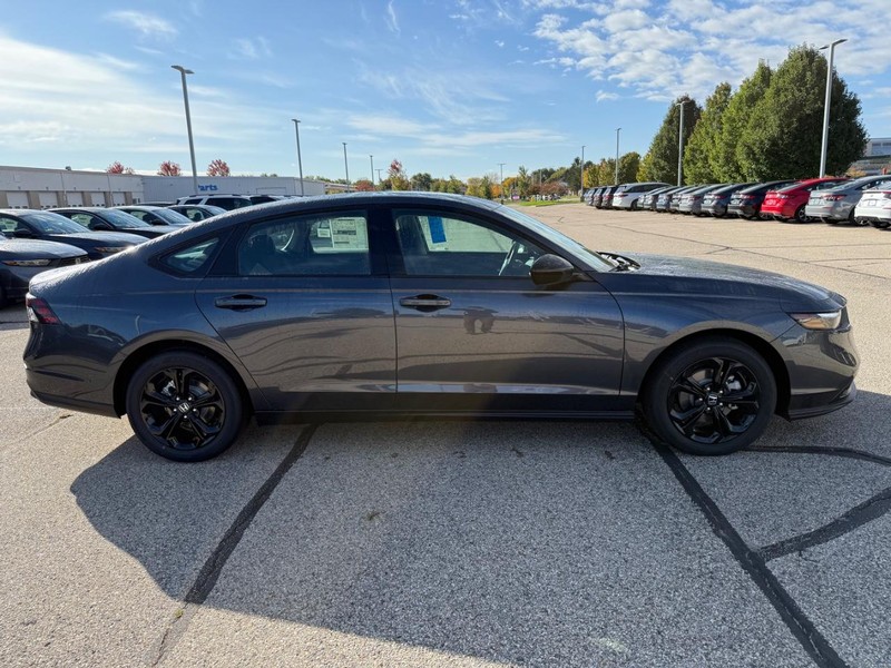 Honda Accord Sedan Vehicle Image 2