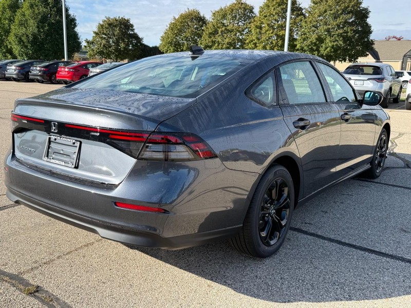 Honda Accord Sedan Vehicle Image 3