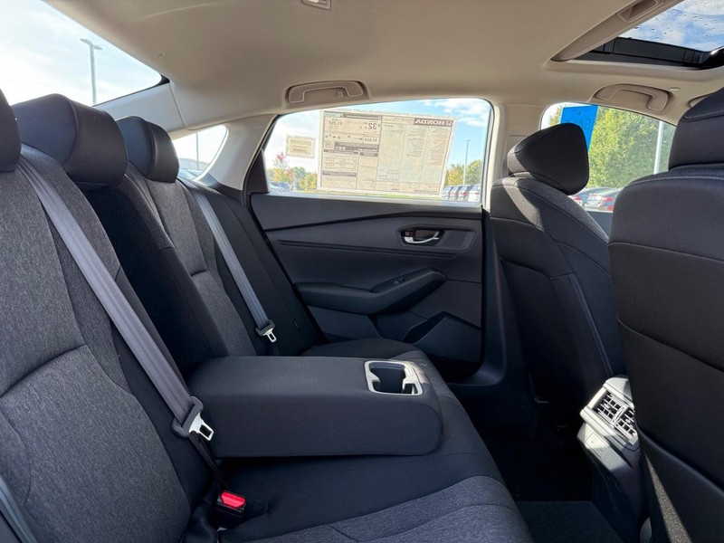 Honda Accord Sedan Vehicle Image 5