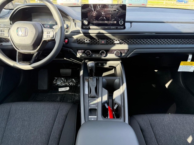 Honda Accord Sedan Vehicle Image 6